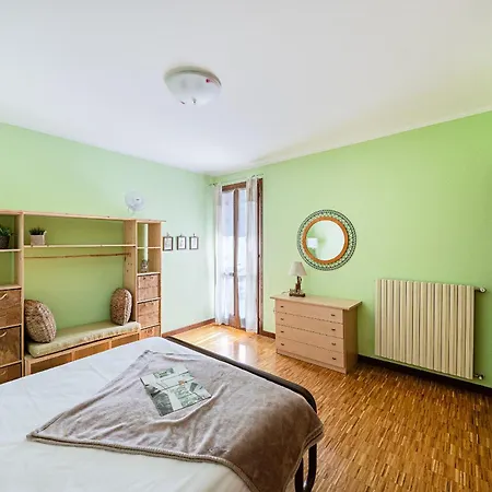 Le By Whale Homes *
