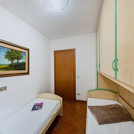 Le By Whale Homes *